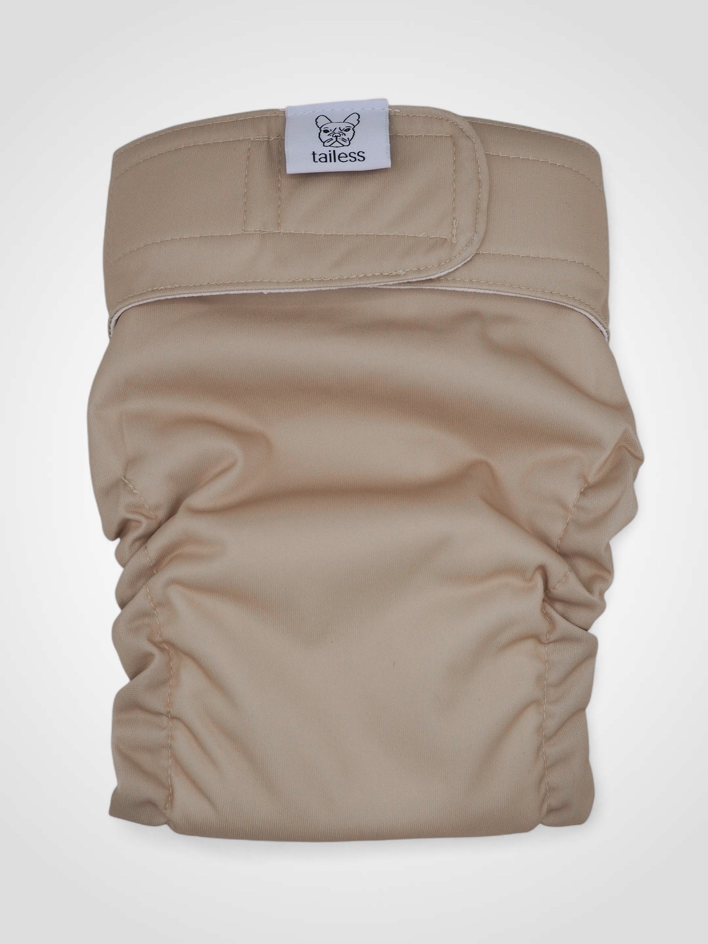 Absorbent and washable heat pants for tailless dogs.